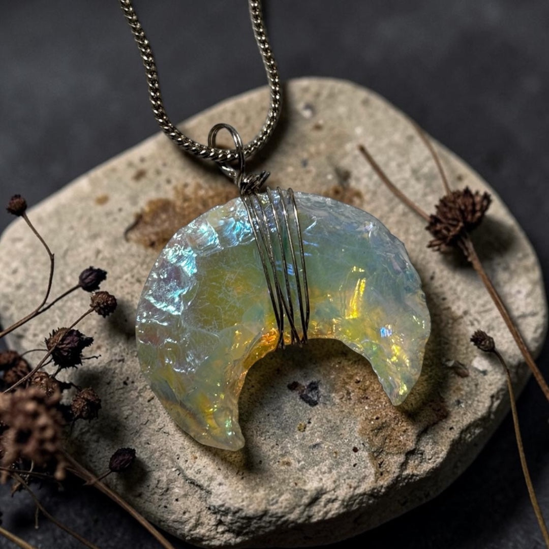 Angel Aura Pendant - Crescent Moon Carved  | Pureza