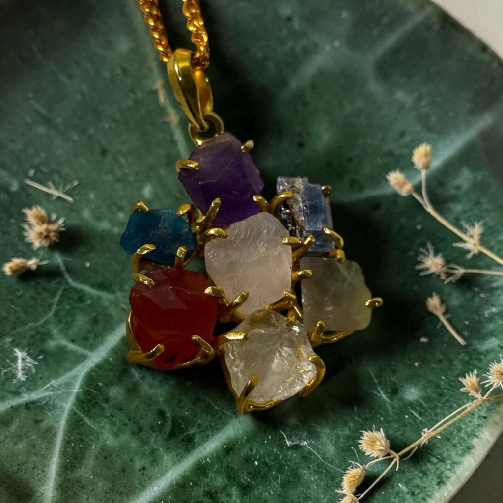 Seven Stones Pendant – Raw Natural Stone Gold Plated (5 pcs)