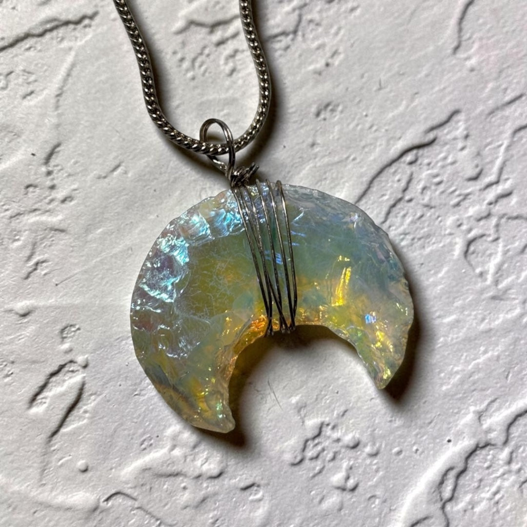 Angel Aura Pendant - Crescent Moon Carved  | Pureza