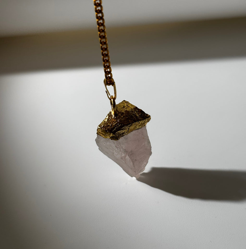 Rose Quartz Pendant - Raw Natural Stone Golden (5 pcs)