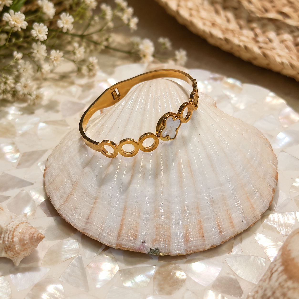 Evershine Code Bracelet 01 - Anti Tarnish Golden Clover Charm