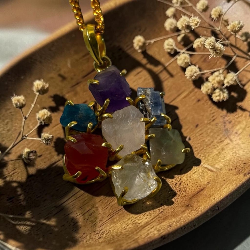 Seven Stones Pendant – Raw Natural Stone Gold Plated (5 pcs)