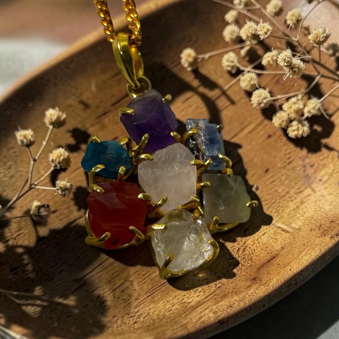 Seven Stones Pendant – Raw Natural Stone Gold Plated (5 pcs)