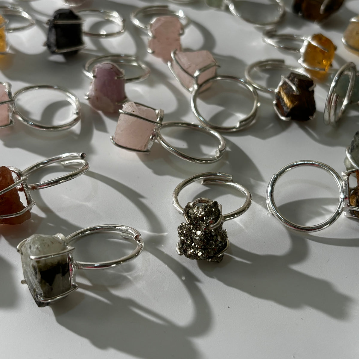 Assorted Crystals Ring – Raw Natural Stone Silver Plated |Elegancia