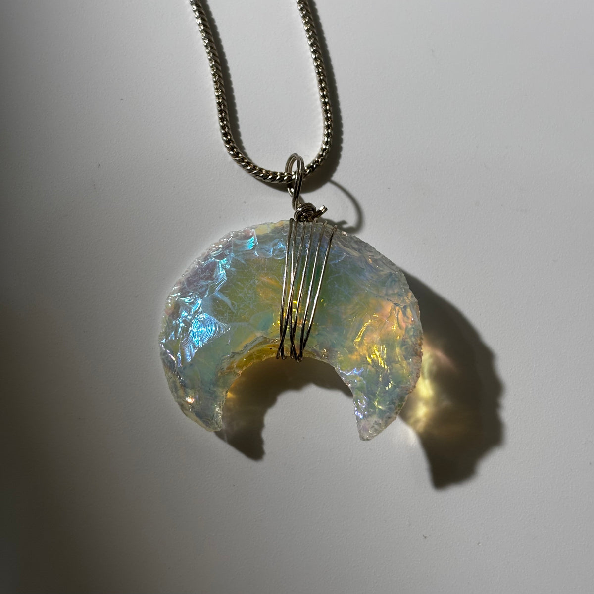 Angel Aura Pendant - Crescent Moon Carved (5 pcs)