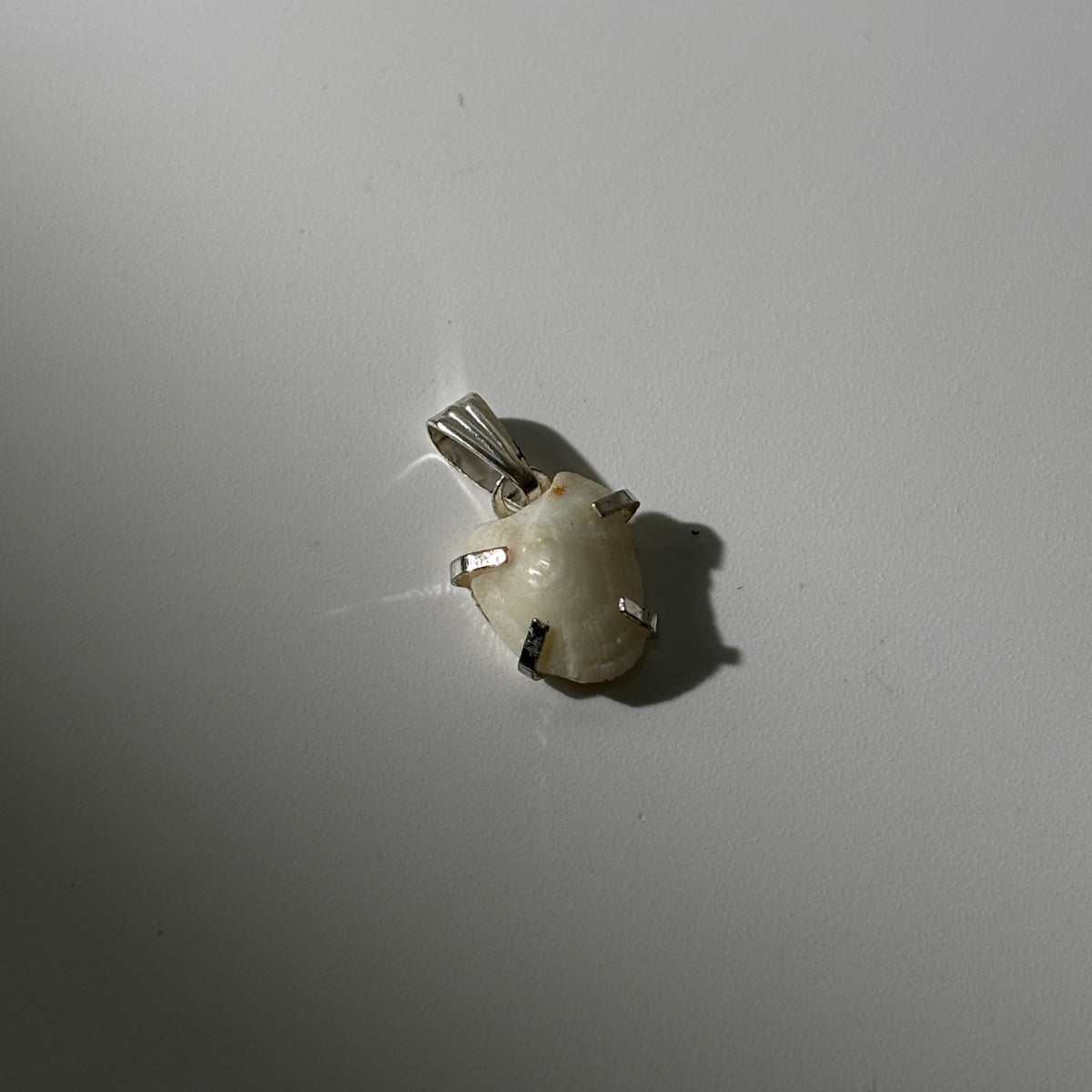 Machmani Pendant - Natural White Fish Pearl | Sirena